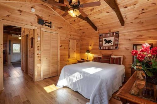 Tryon Tiny Cabin #3 Minutes From Equestrian Center