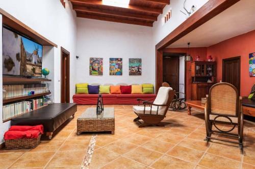 Hist�rica Villa Con Molino De Viento