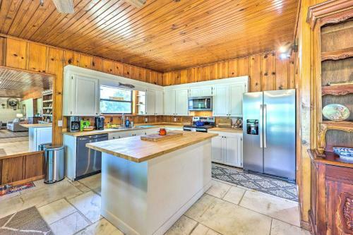 Lochview Lodge Idyllic Farmhouse In Grove!
