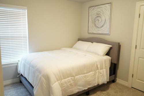 The Cosmopolitan Modern, Cozy, New 3bedroom Home