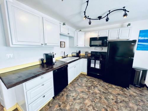 Glacier Lakepet Friendly Walk To Lake Amp Dwtn Full Kitchen