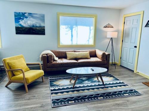 Glacier Lakepet Friendly Walk To Lake Amp Dwtn Full Kitchen