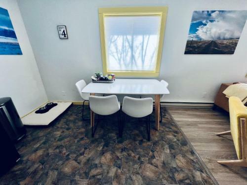 Glacier Lakepet Friendly Walk To Lake Amp Dwtn Full Kitchen
