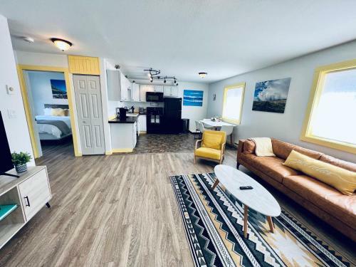 Glacier Lakepet Friendly Walk To Lake Amp Dwtn Full Kitchen