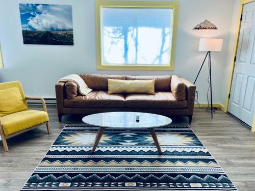 Glacier Lakepet Friendly Walk To Lake Amp Dwtn Full Kitchen