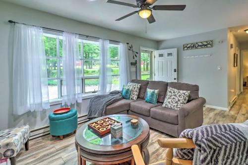 Retreat With Fire Pit - Walk To Community Lake!