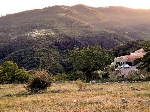 Jolie Maison Avec Vue, Dans B�tisse C�venole