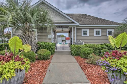 Resort Townhome With Pool Access On Golf Course