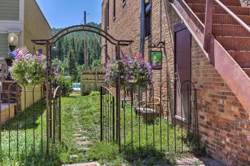 Apartamento Modern Custer Apt - Walk To Shops And Dining!