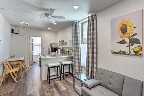 Apartamento Modern Custer Apt - Walk To Shops And Dining!