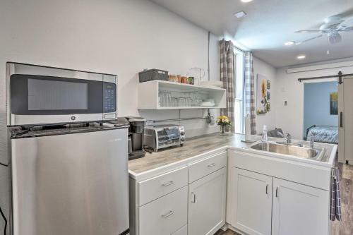 Apartamento Modern Custer Apt - Walk To Shops And Dining!