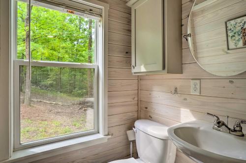Cozy Chattanooga Cottage With Paddleboat, Pond!