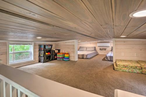 Cozy Chattanooga Cottage With Paddleboat, Pond!