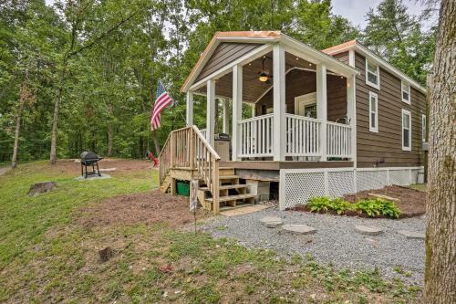 Cozy Chattanooga Cottage With Paddleboat, Pond!