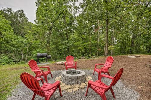 Cozy Chattanooga Cottage With Paddleboat, Pond!