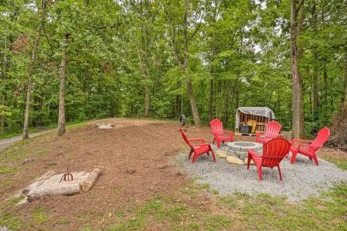 Cozy Chattanooga Cottage With Paddleboat, Pond!