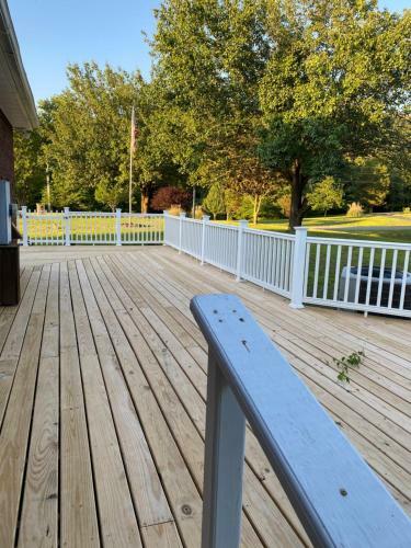 Charming Getaway Minutes From The Lake!