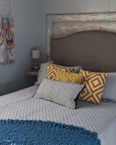 Pecan St. Parlor Haus Downtown Bandera, Tx