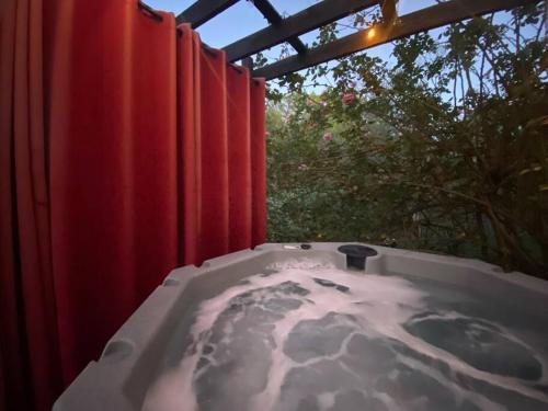 Cottage With Hot Tub And Pool Bandera, Tx.