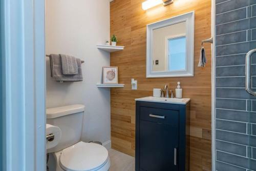Luxurious Renovated Home-central Location-pet