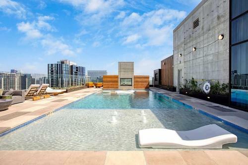 Apartamento New! Luxury Downtown Austin Rainey St. Lake View!