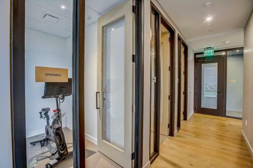Apartamento New! Luxury Downtown Austin Rainey St. Lake View!