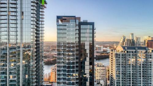Apartamento New! Luxury Downtown Austin Rainey St. Lake View!