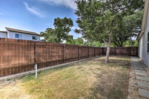 Chic Dallas Duplex 9 Mi To Dtwn Attractions!