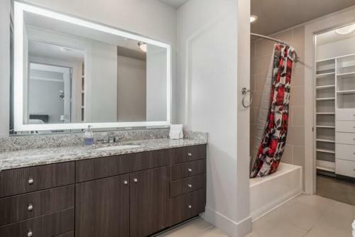 Bright Chic 2 Bedroom Apartment By Stay Gia