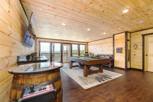 Above The Rest - 4 Bedrooms, 4,5 Baths, Sleeps 12 Home