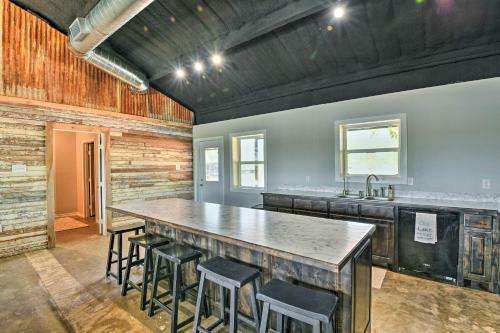 Spacious Palo Pinto Home Private Dock And Pool