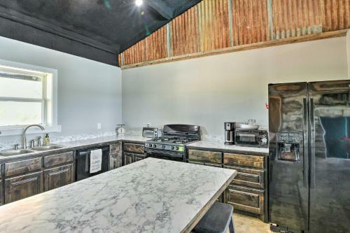 Spacious Palo Pinto Home Private Dock And Pool