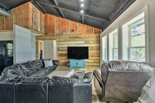 Spacious Palo Pinto Home Private Dock And Pool
