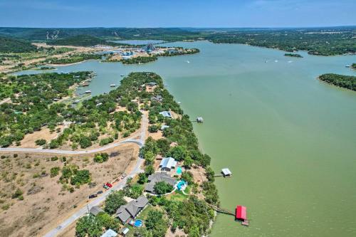 Spacious Palo Pinto Home Private Dock And Pool