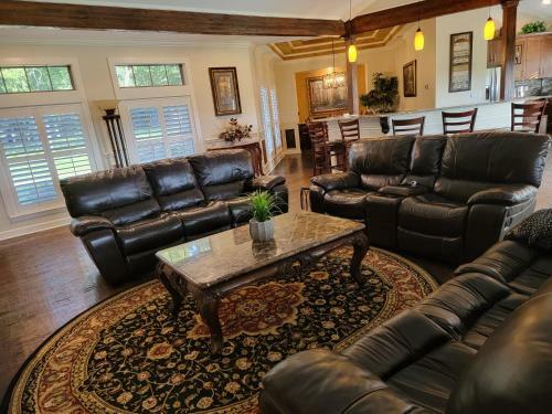 Newly Renovated Private Ranch Get-a-way