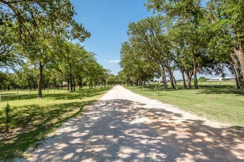 Newly Renovated Private Ranch Get-a-way