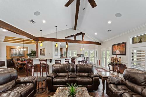 Newly Renovated Private Ranch Get-a-way