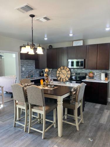 1925 New Charming Fr Bungalow By Riverwalk