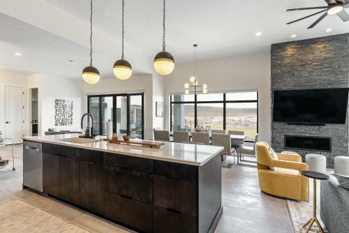 Modern Luxury Retreat At Copper Rock Golf Course