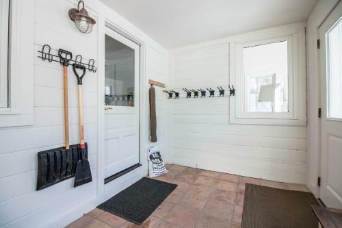 Woodside 2 Bedroom Private Home By Lespri Property Management