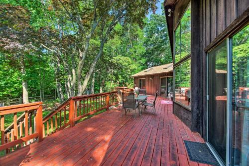 Mcgaheysville Abode With Deck About 2 Mi To Skiing!