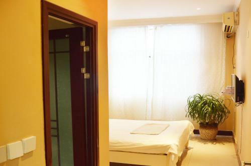 Luoyang Longmen Youth Hostel