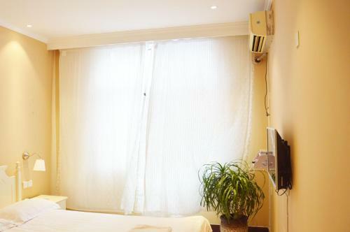Luoyang Longmen Youth Hostel