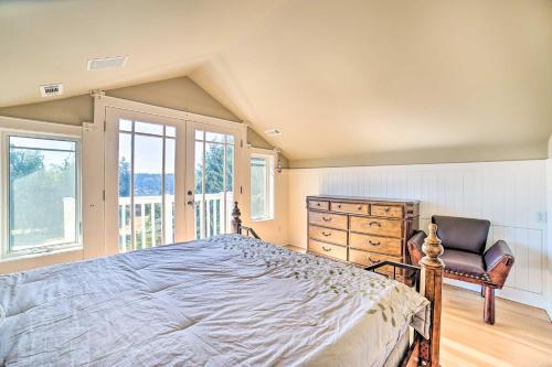 Bellevue Craftsman Home With Deck And Fire Pit!