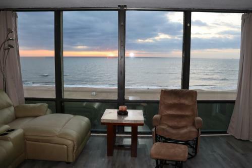 Apartamento Oceanfront Best Beach, Boardwalk, Dolphins!