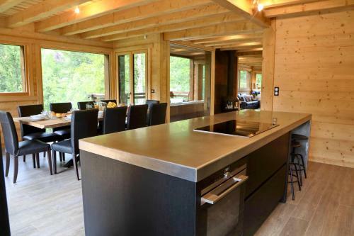 Forest Lodge - Modern Luxury Nestled In The Pines