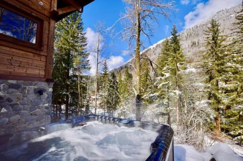 Forest Lodge - Modern Luxury Nestled In The Pines