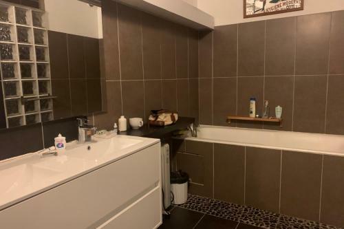 Apartamento 100 M With Parking And Balcony In The Hypercenter