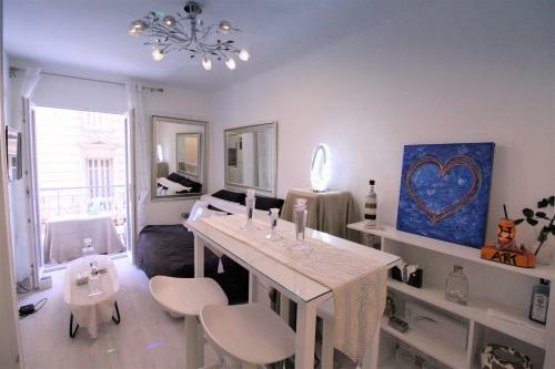Center Apartment, 5min Monaco Casino, Bnbrickeys