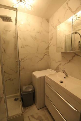 Center Apartment, 5min Monaco Casino, Bnbrickeys